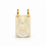Charm Escapulario Virgen del Rocío Marfil