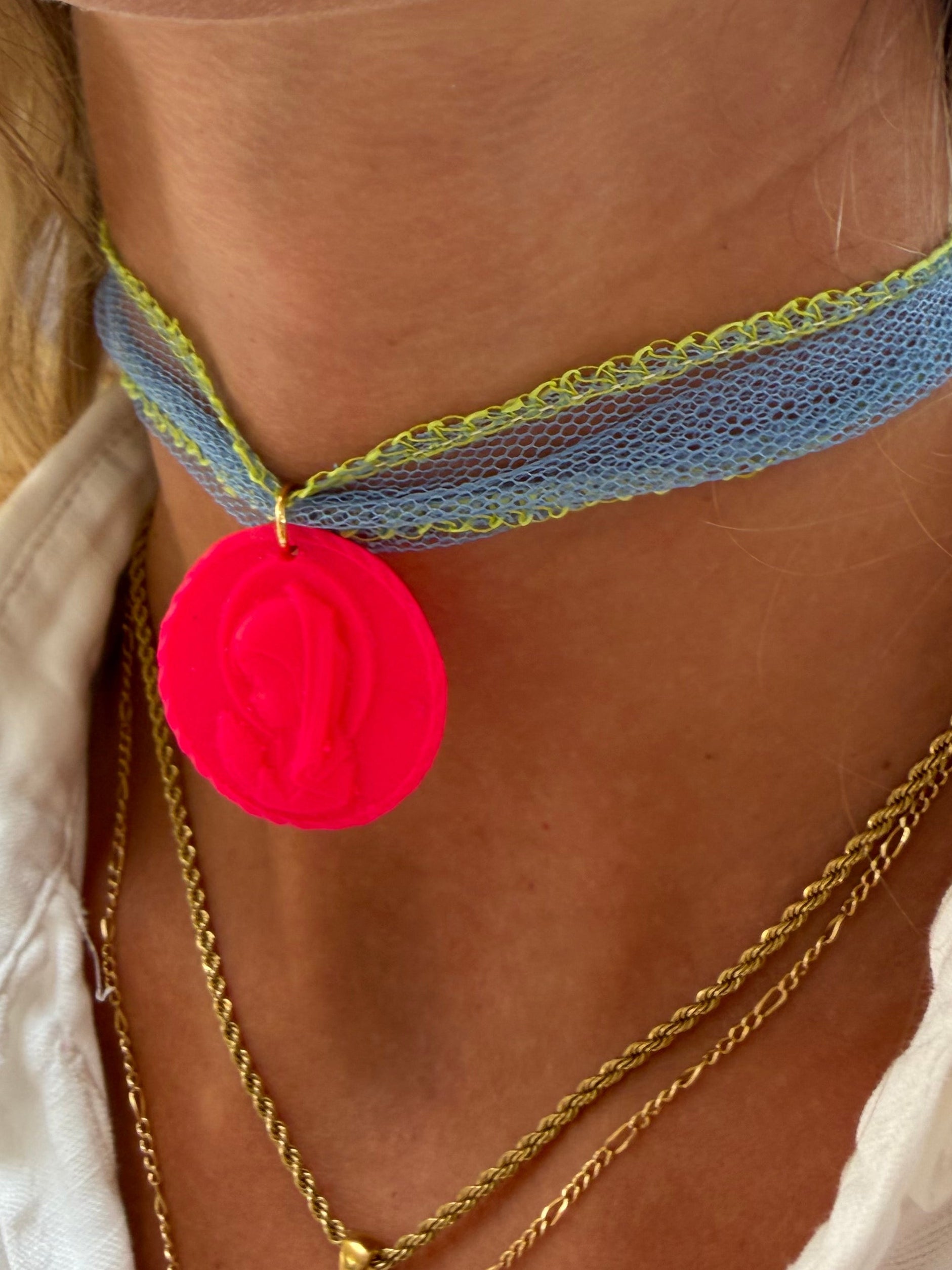 Necklaceribbon  neon  + virgen fluor